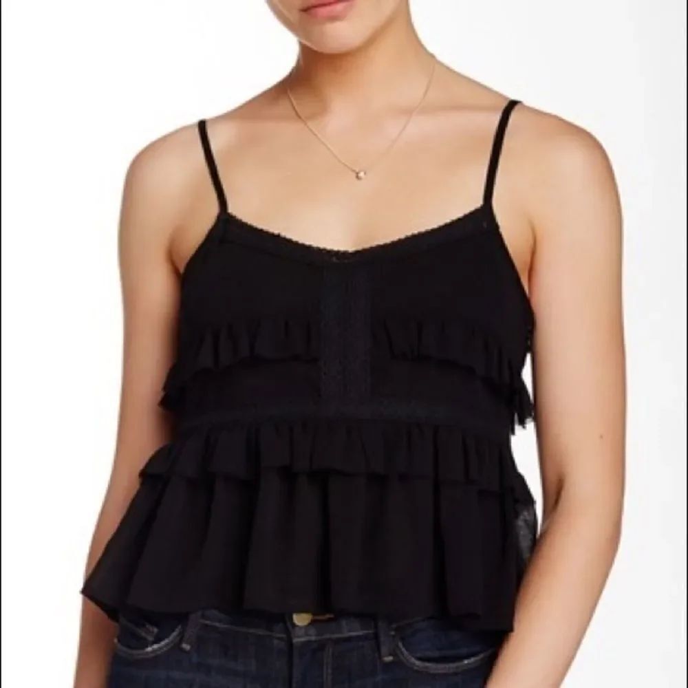✨HP✨Olive & Oak
Ruffle Hem Crop Cami✨